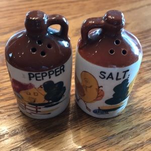 Salt and pepper shaker